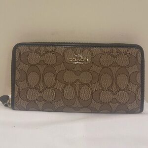 Coach Long Zip around signature C Pattern , smooth leather details Wallet